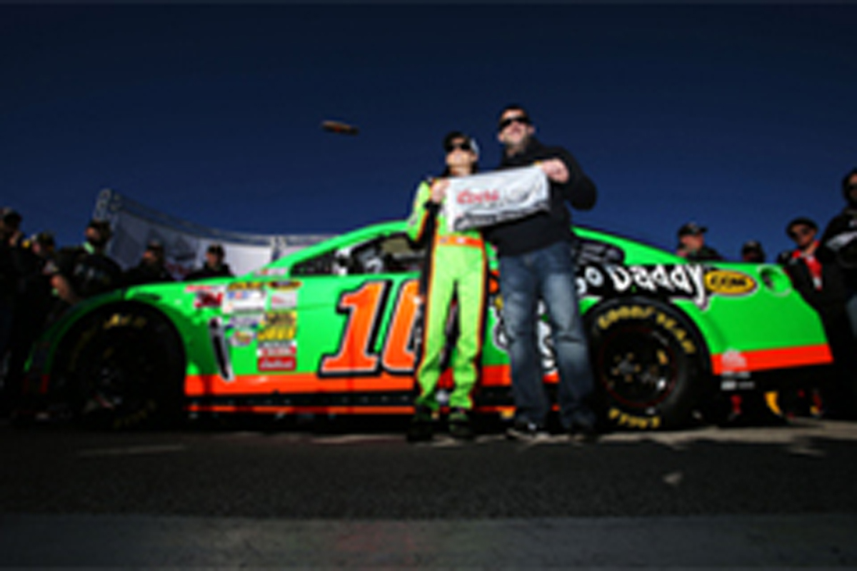 ダニカ・パトリック、NASCARスプリントカップで女性初のポール獲得