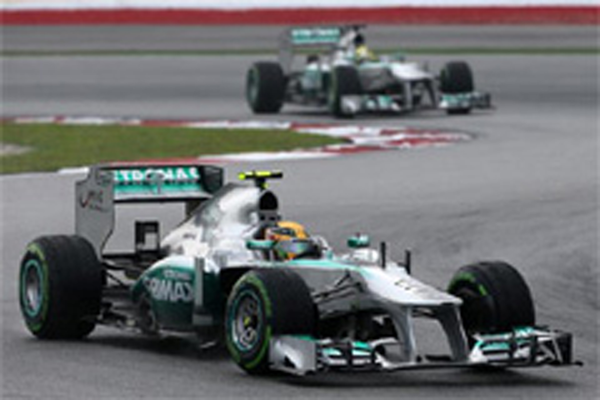 メルセデスAMG：チームオーダーで3位と4位を守る （F1マレーシアGP）