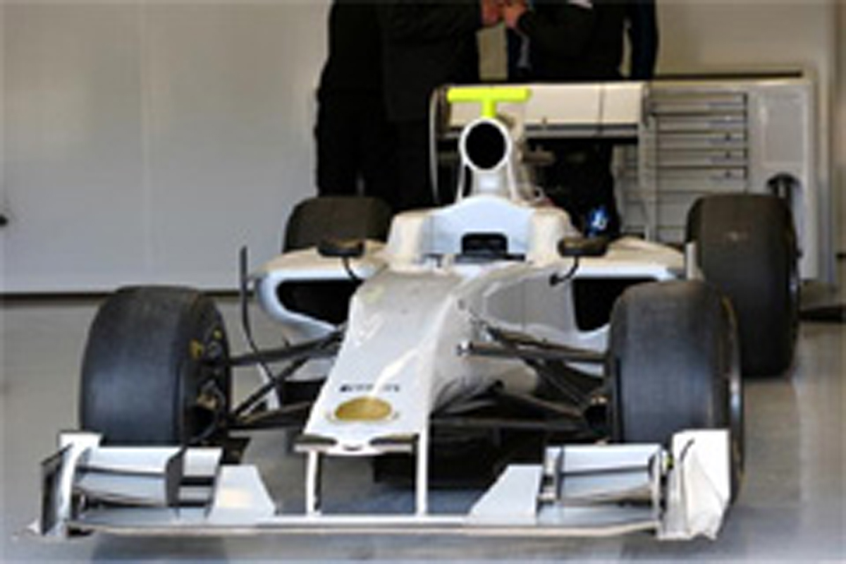 ピレリ、不要になったHRTのF1カーをeBayで売却へ