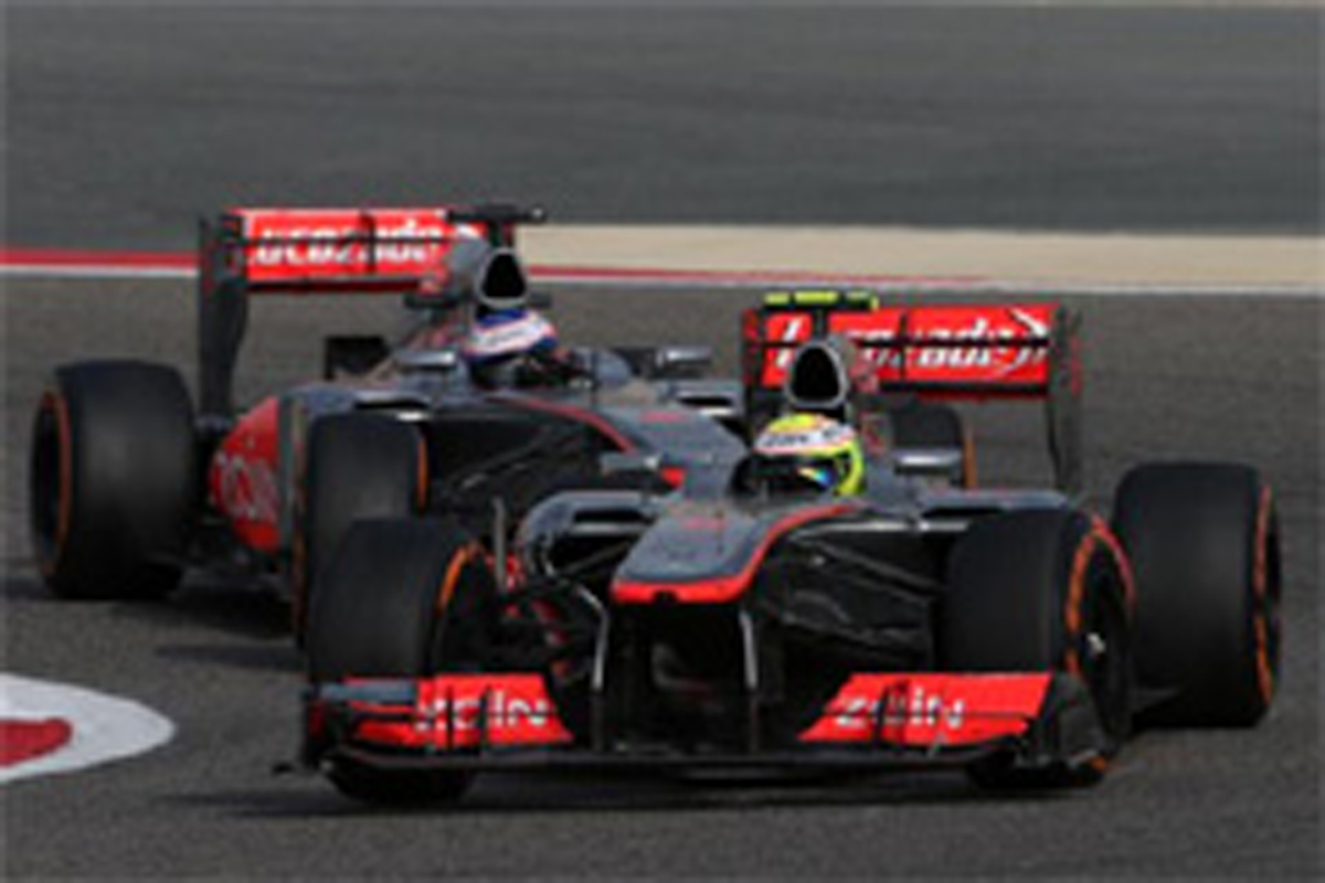 マクラーレン:チームメイト同士で激しいバトル (F1バーレーンGP)