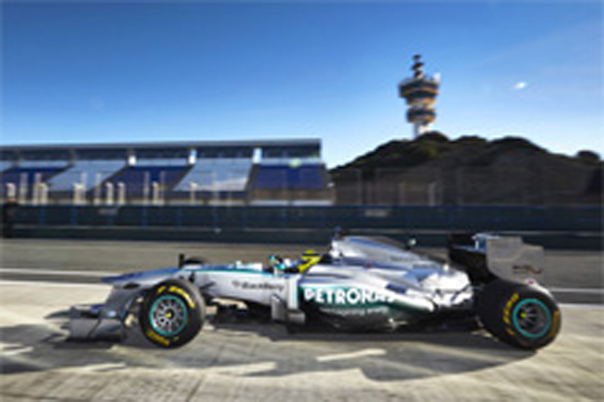 メルセデス、W04のカラーリングを変更