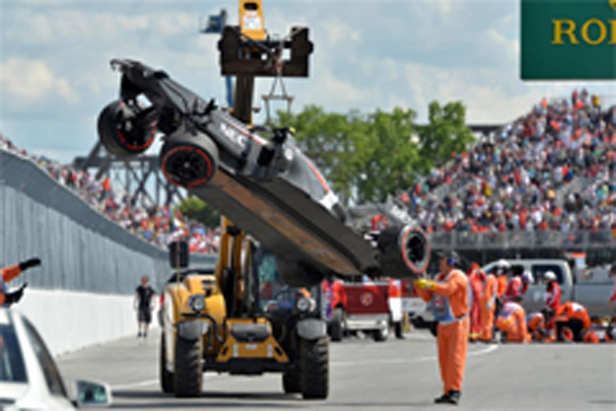 F1カナダGP、マーシャルがクレーンに轢かれ死亡