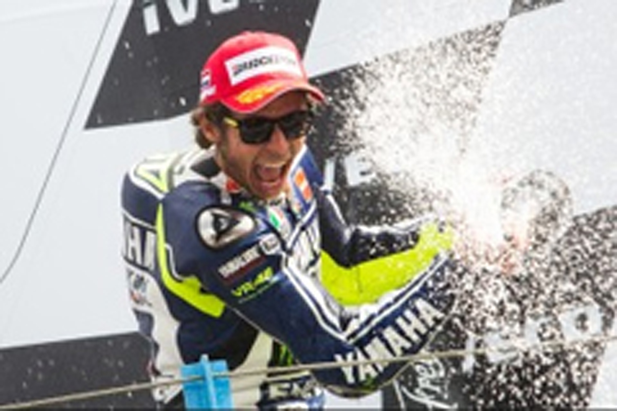 バレンティーノ・ロッシ、2年8カ月ぶりに優勝! (MotoGP)