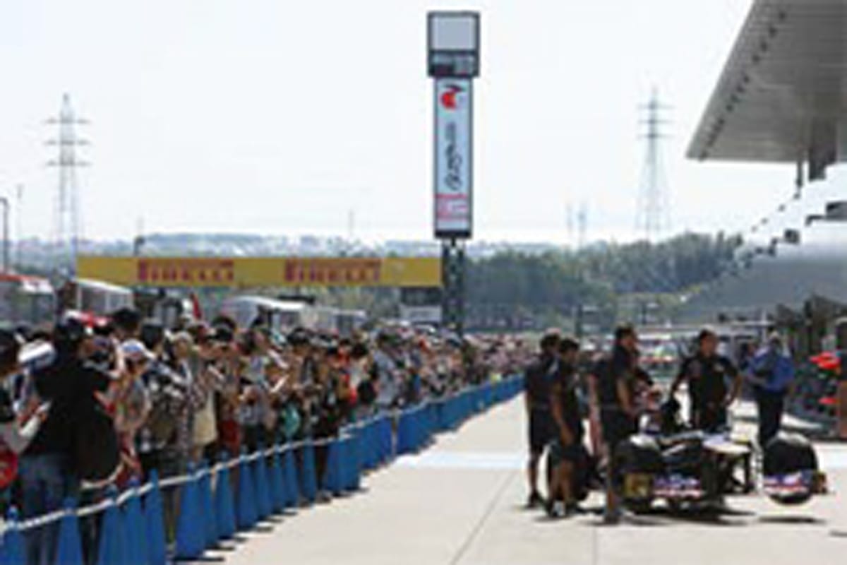 F1日本GP、チケット購入でピットウォークに参加