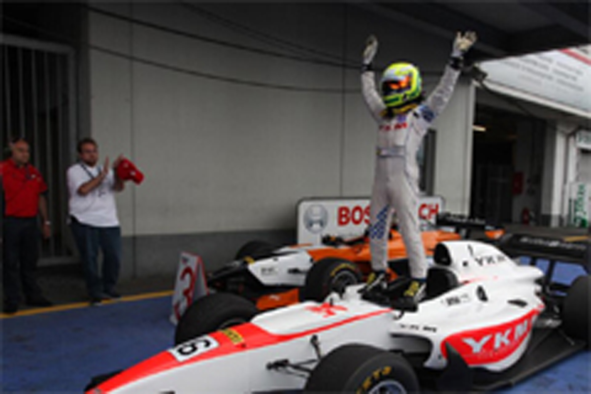 佐藤公哉、レース2で今季4勝目 (AUTO GP 第6大会)