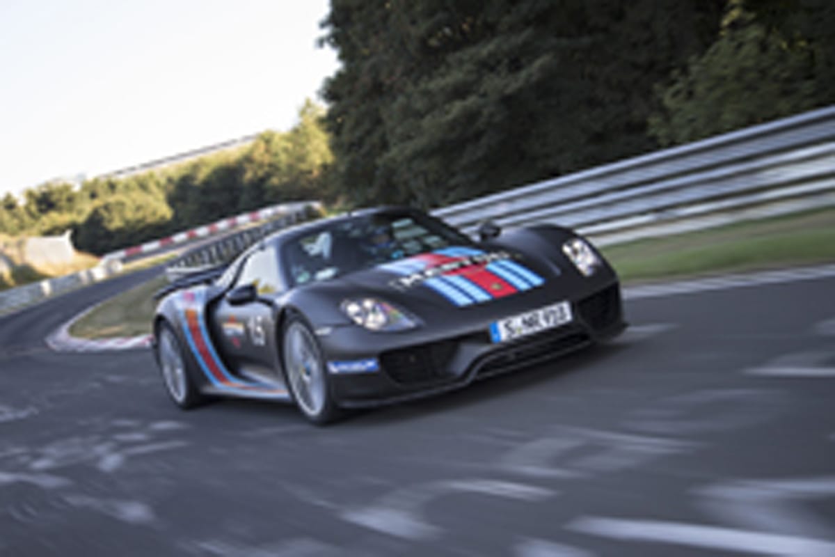ポルシェ 918スパイダー、ニュルブルクリンクで市販車最速タイムを記録