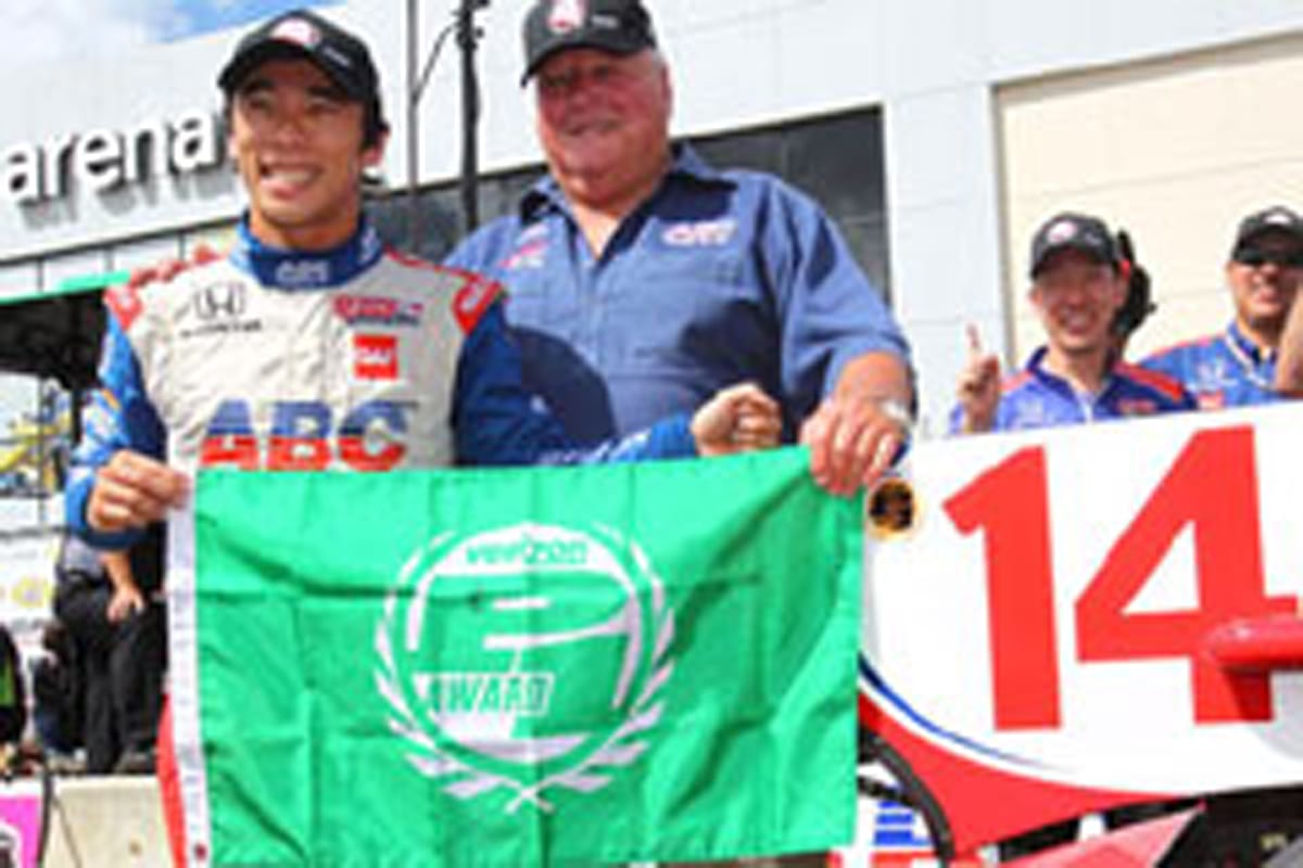 佐藤琢磨、ポールポジションを獲得！ （インディカー第17戦）
