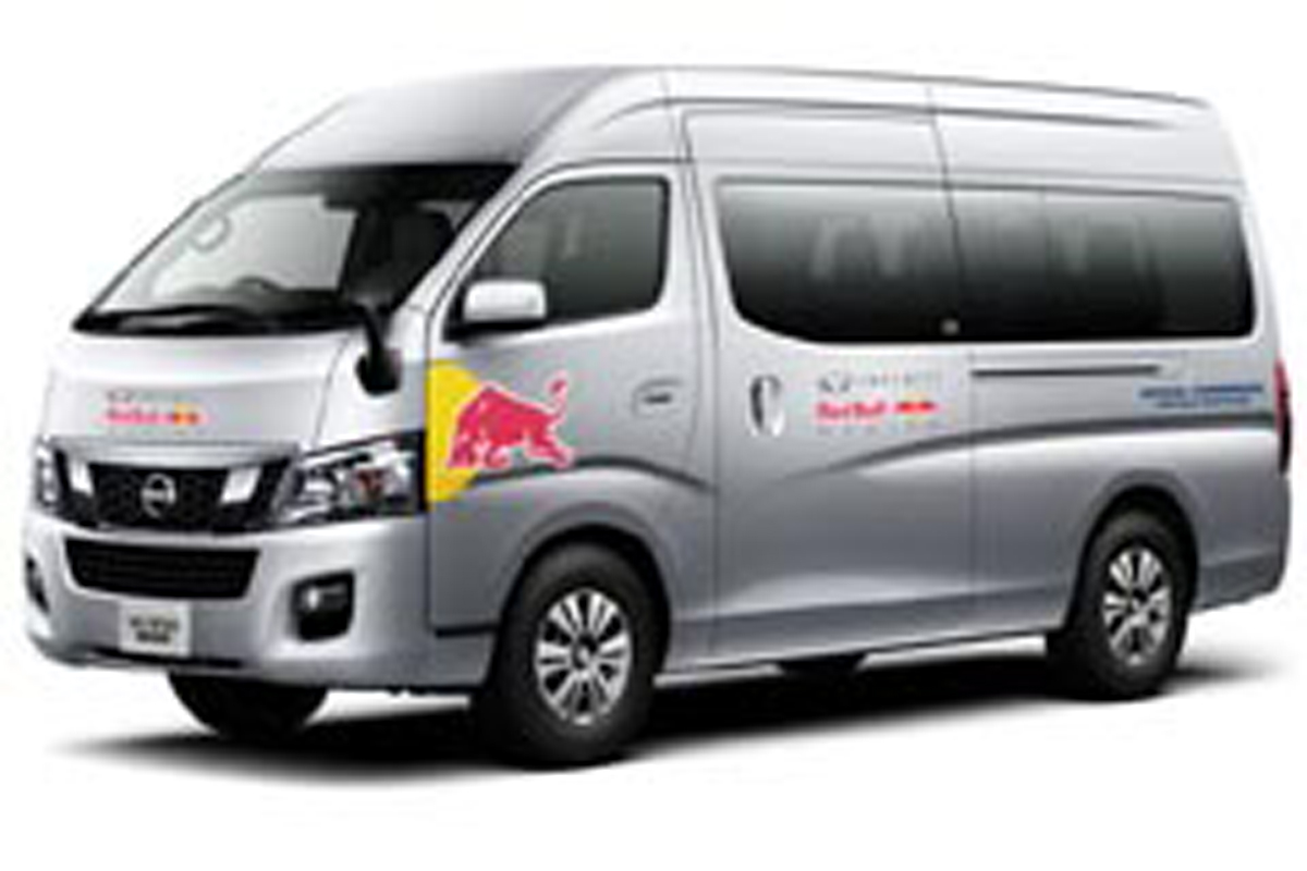 日産、F1日本GPでレッドブルにNV350キャラバンを供与