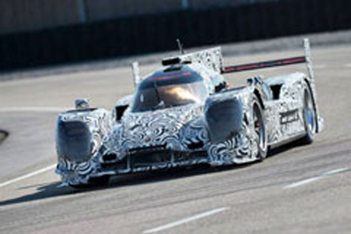 【動画】 ポルシェ LMP1カー テスト走行