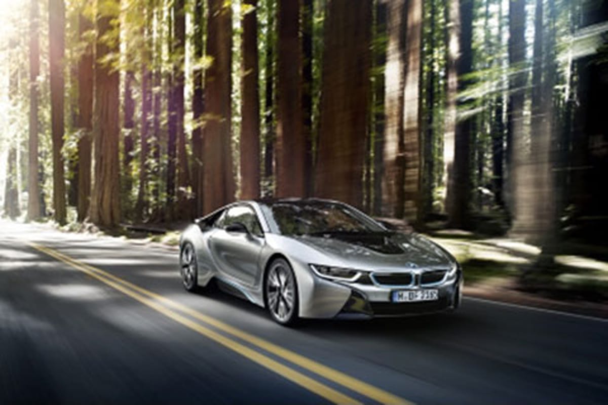 BMW、次世代モビリティ「BMW i3」および「BMW i8」を発表