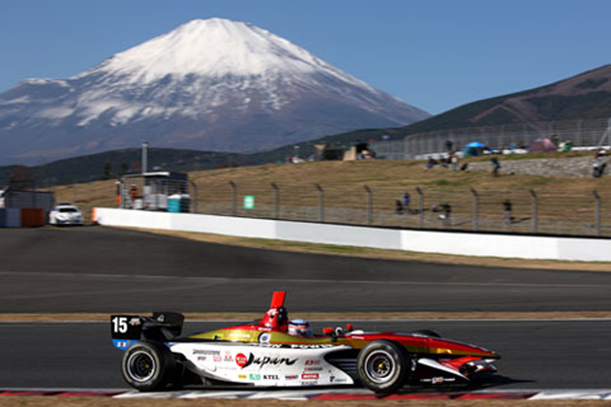 佐藤琢磨、富士スプリントカップの決勝レースを14位で終える