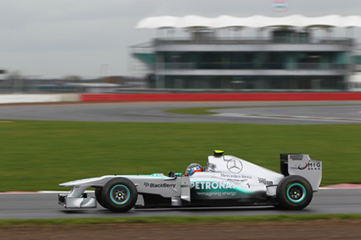 ジャズマン・ジャーファー、メルセデスのF1マシンをテスト