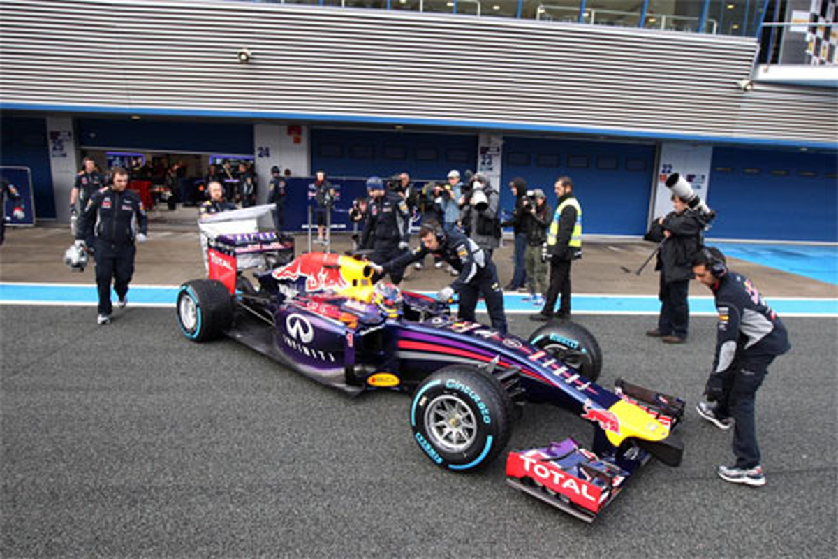 レッドブル RB10、バッテリー問題で2日目のテストを断念