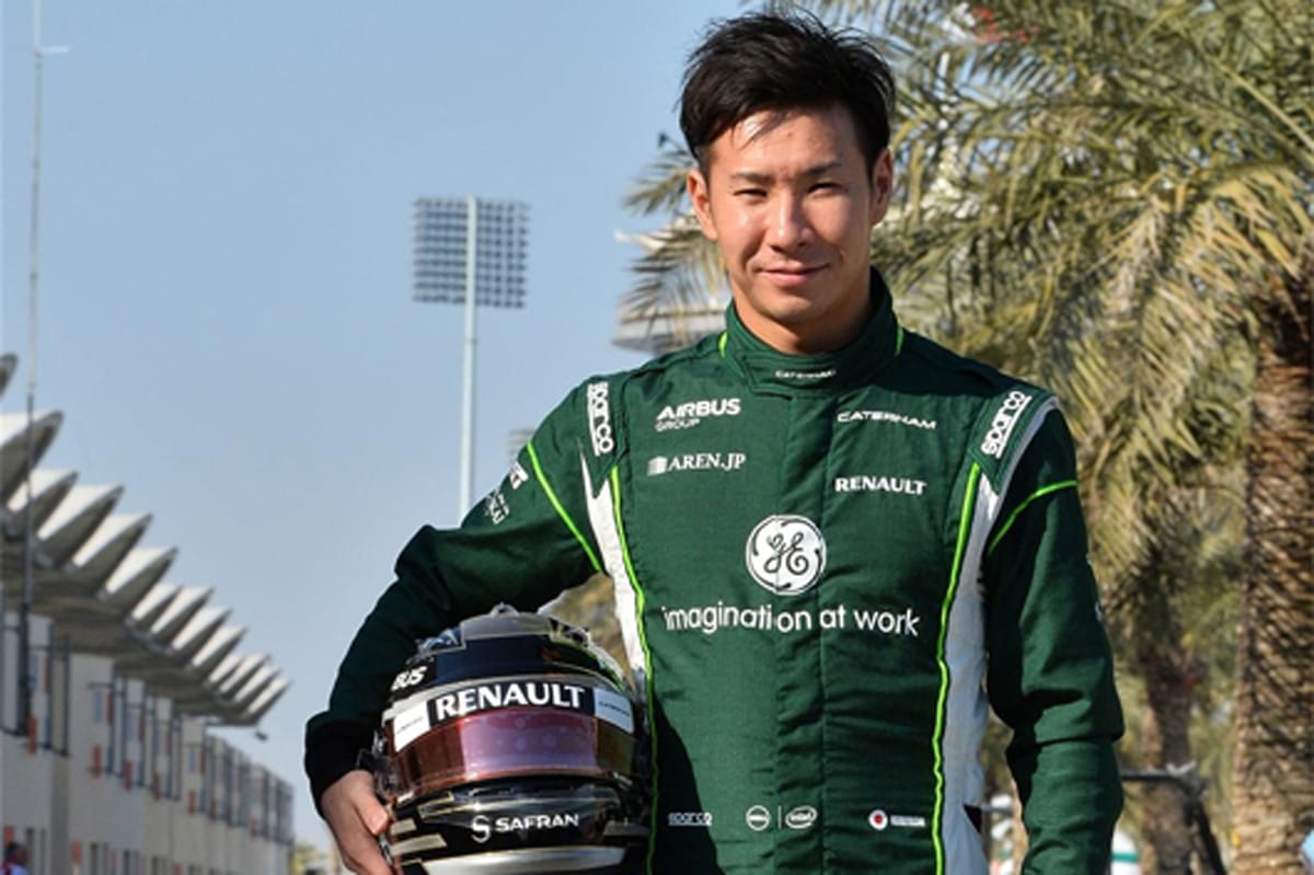 小林可夢偉、ケータハムのレーシングスーツ姿を披露