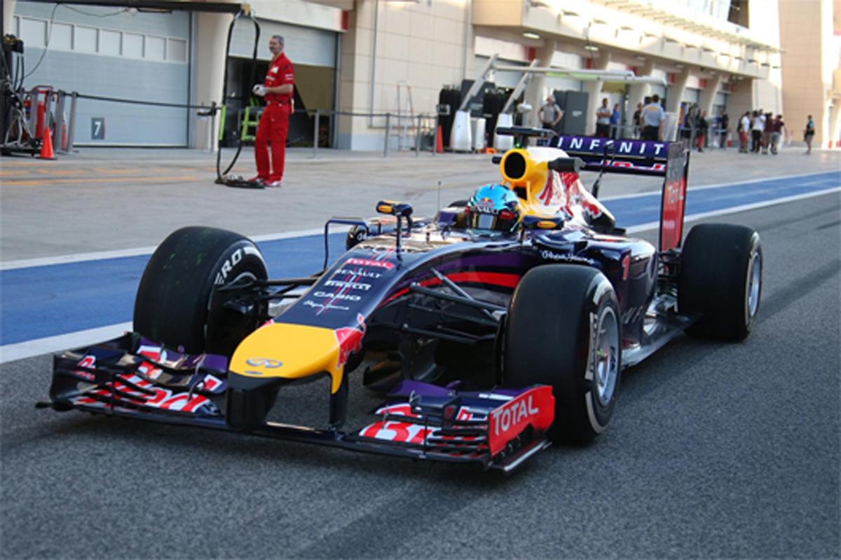 レッドブル、ホンダへのエンジン変更を否定
