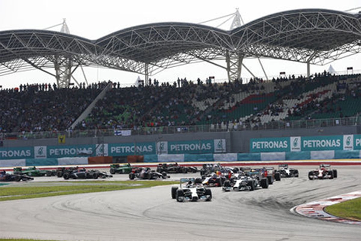 F1マレーシアGP 結果：ルイス・ハミルトンがポール・トゥ・ウィン