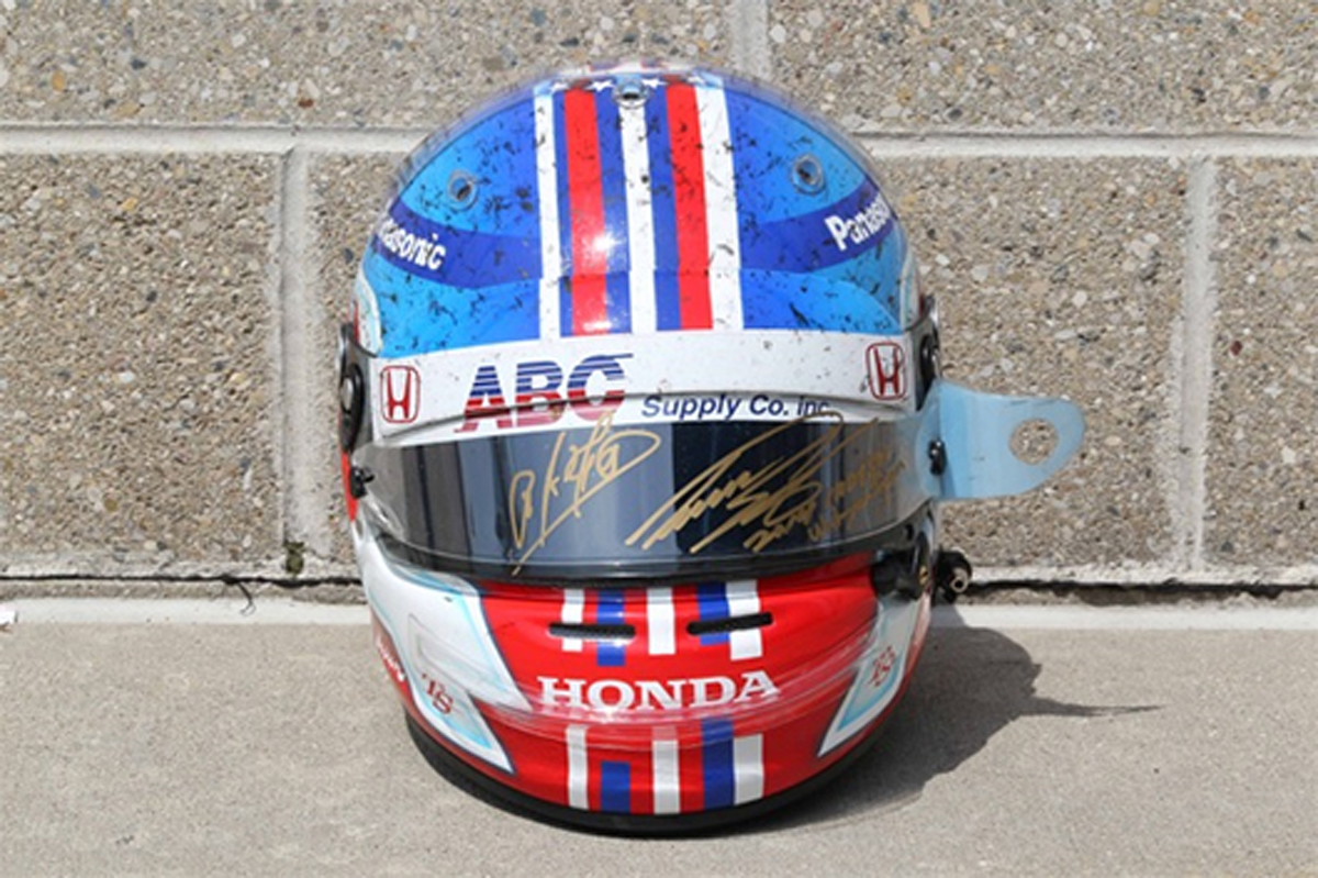 佐藤琢磨、インディ500着用ヘルメットが160万円で落札
