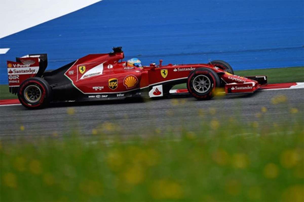 ハース、2015年末までフェラーリをスポンサード
