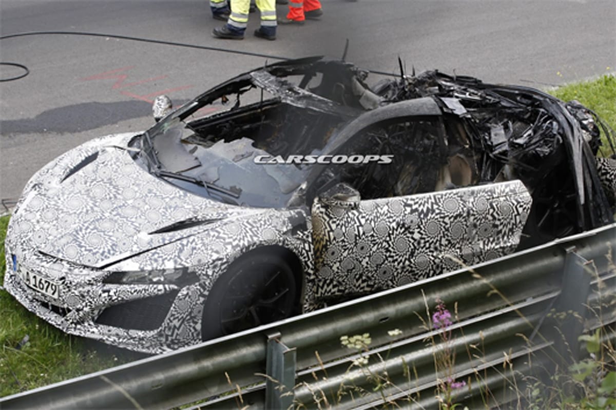 ホンダ、次期NSXのプロトタイプがテスト中に炎上