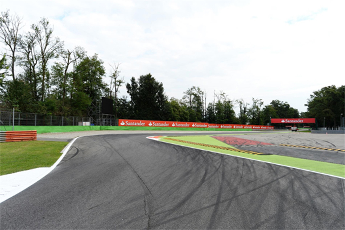 F1イタリアGP フリー走行1回目:ルイス・ハミルトンがトップタイム