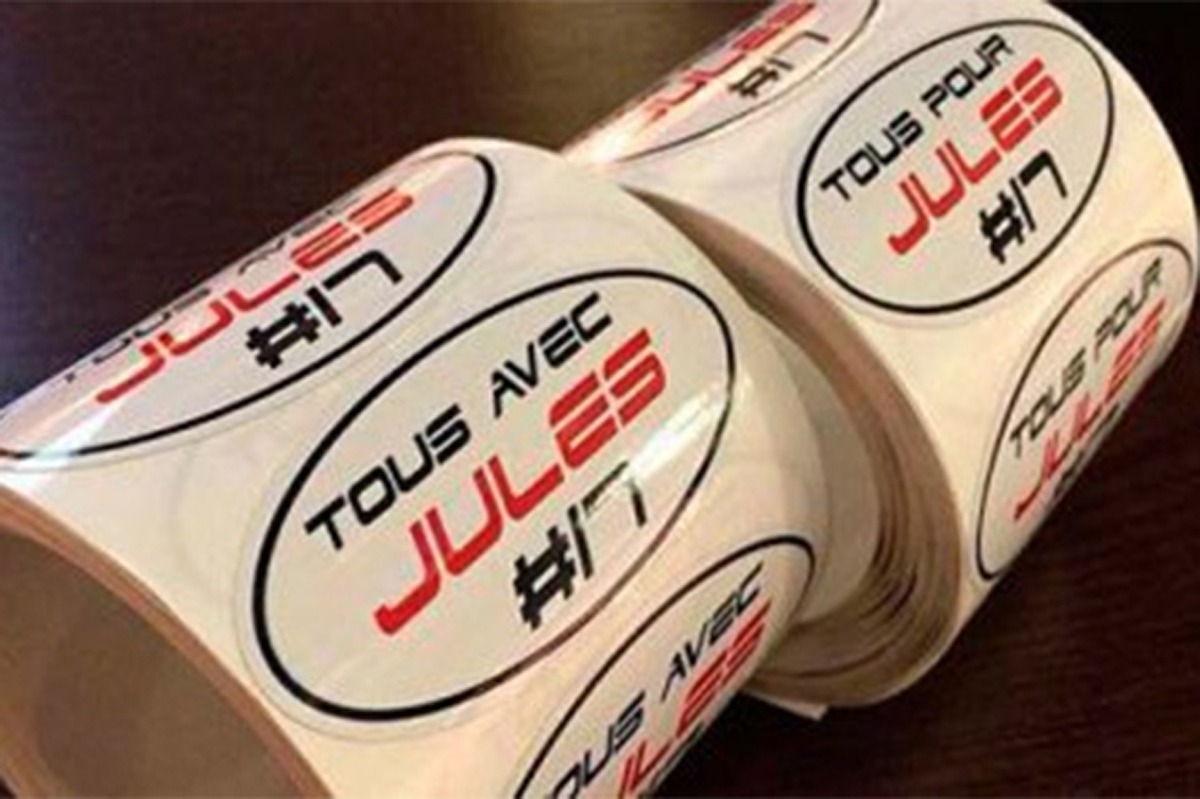ベルニュ、ジュール・ビアンキへのサポートを示すステッカーを用意