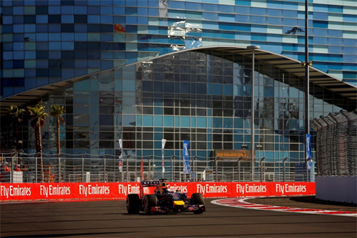 レッドブル:セバスチャン・ベッテルがQ2敗退 (F1ロシアGP予選)