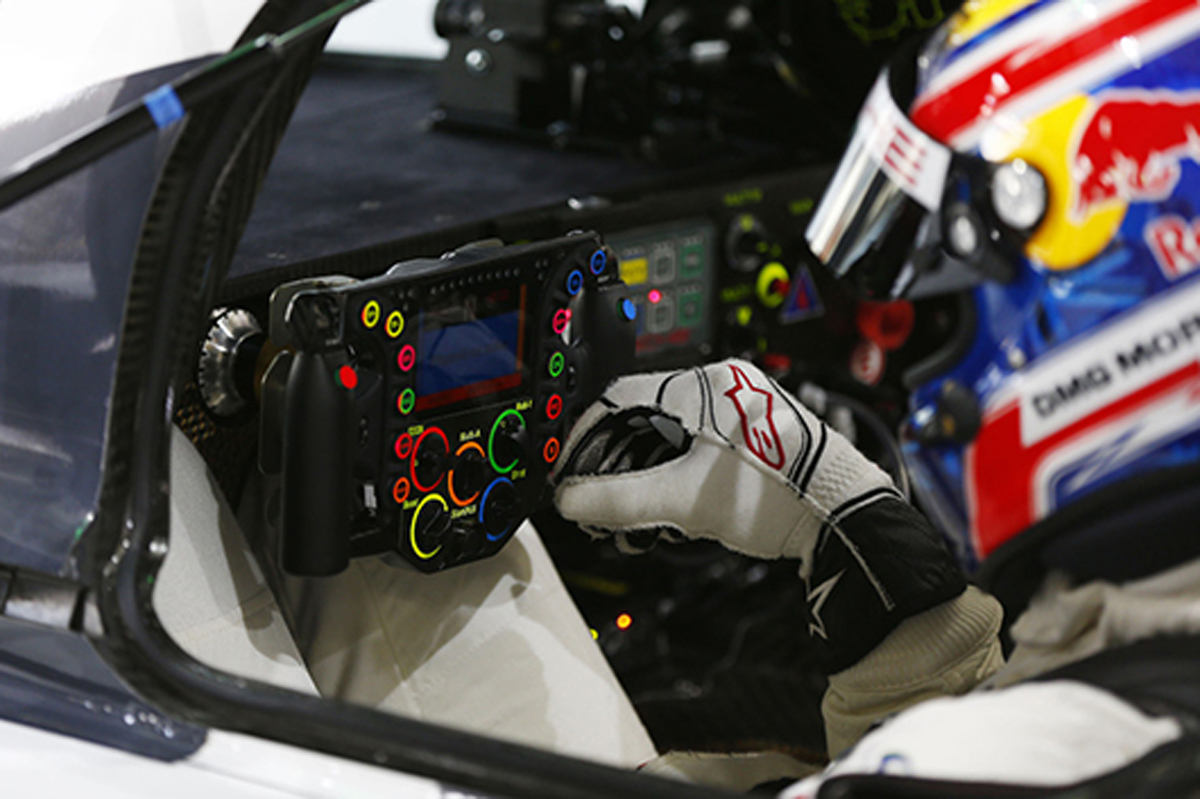 ポルシェ 919ハイブリッド:ステアリングホイール解説