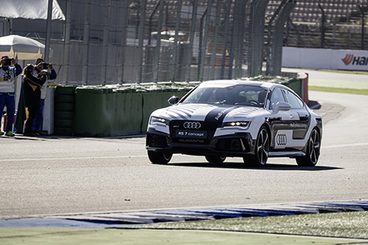 アウディ RS 7 自動運転コンセプト、無人でレーストラックを走行