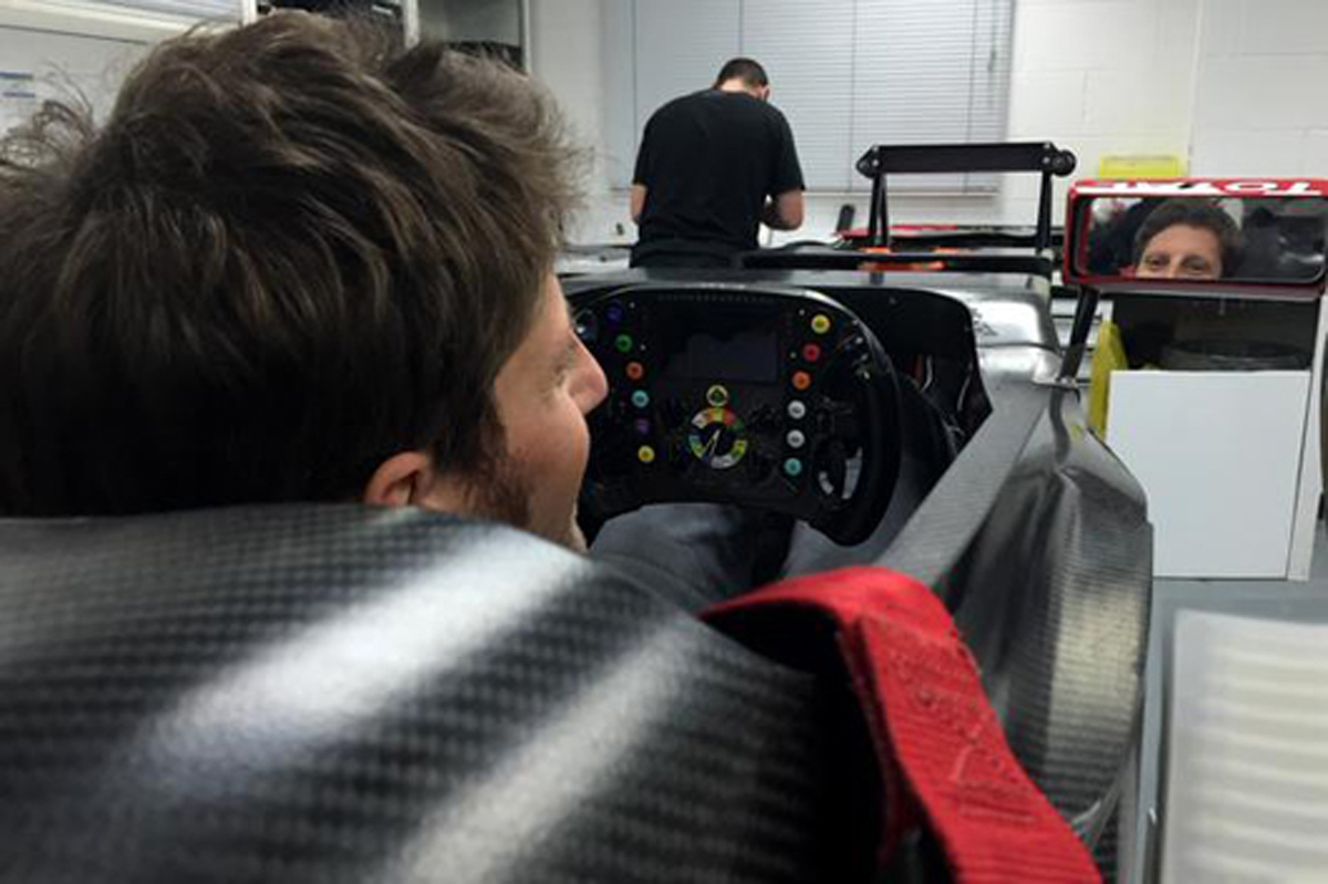 ロマン・グロージャン、ロータス E23でシート合わせ