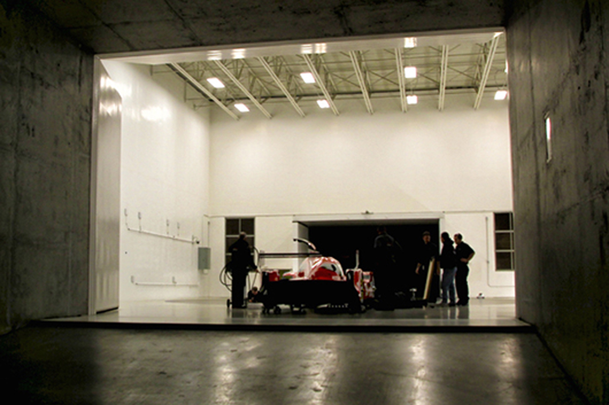 日産、Nissan GT-R LM NISMOを“チラ見せ”