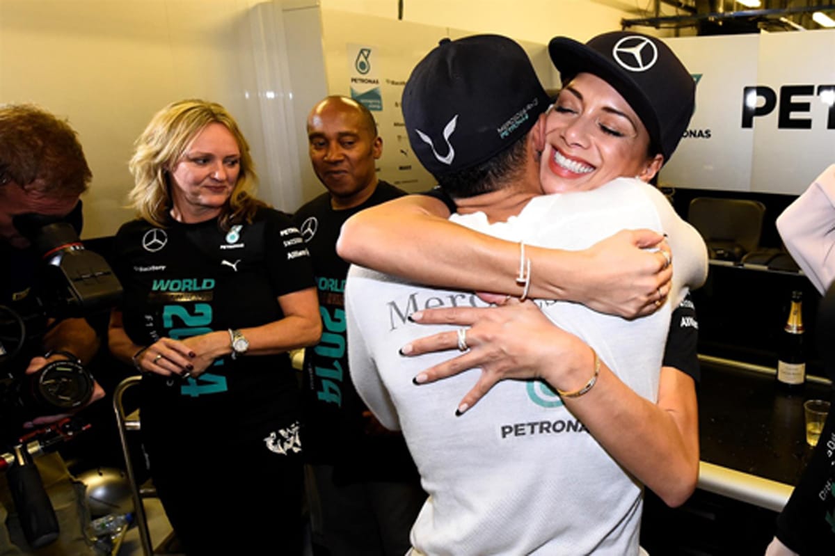 ルイス・ハミルトン、ニコール・シャージンガーとまた破局