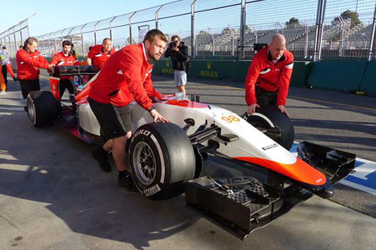 マノー・マルシャ、F1マシンをお披露目