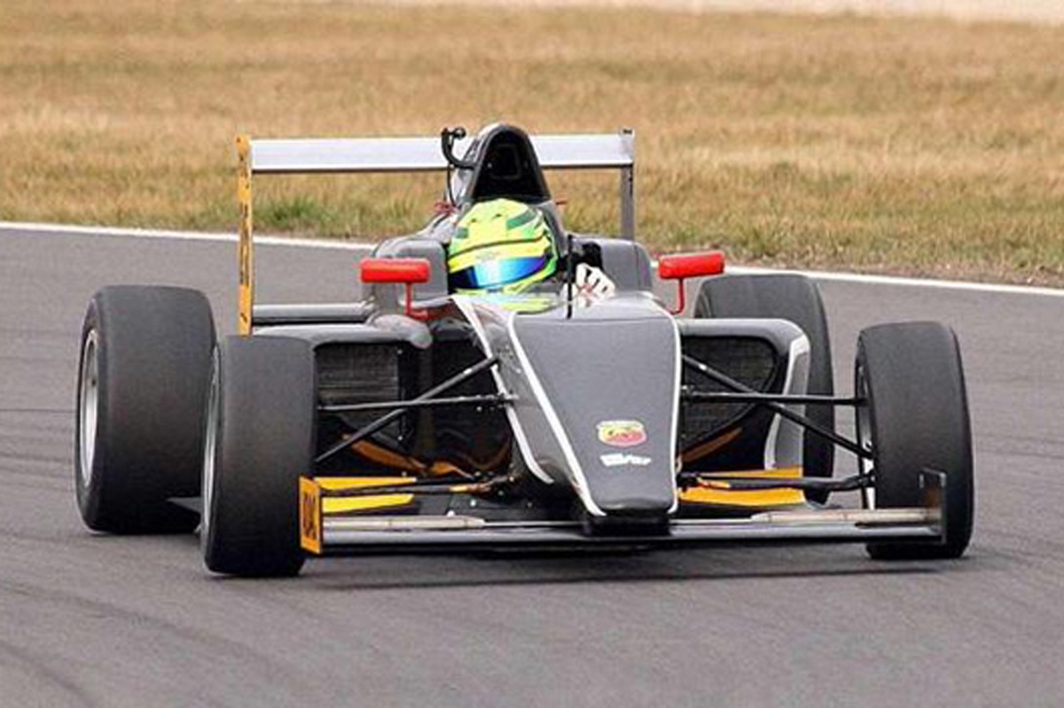 ミック・シューマッハ、F4キャリアはクラッシュで幕開け