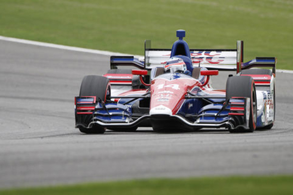 佐藤琢磨、20番手スタートから17位でゴール / インディカー