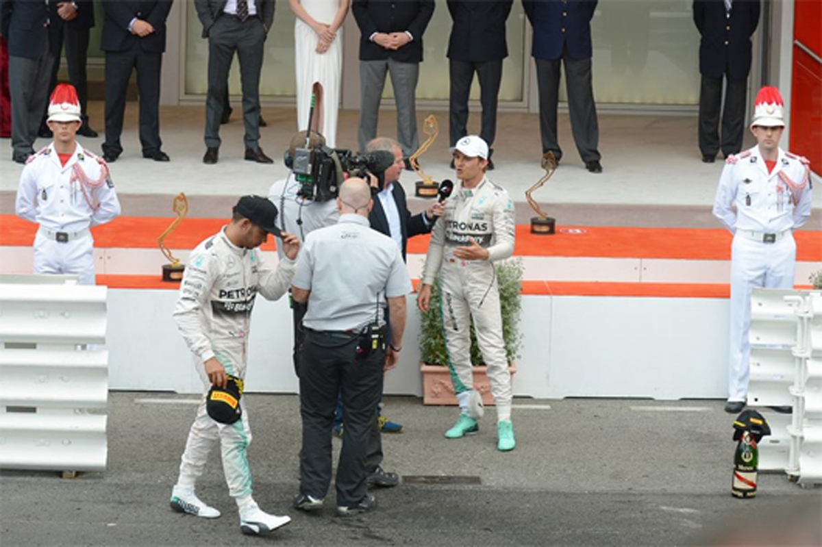 メルセデス、戦略ミスのスタッフの解雇はなし
