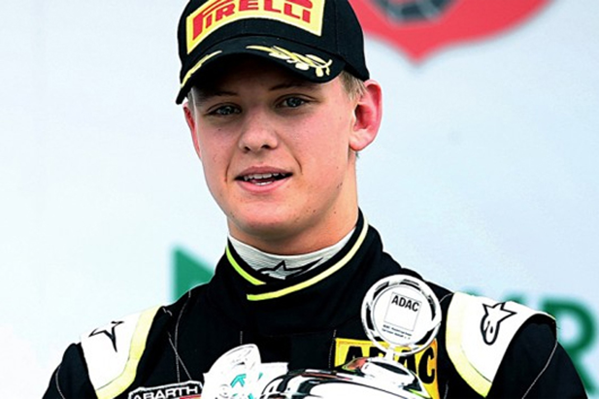 ミック・シューマッハ、F4でクラッシュして右腕を骨折