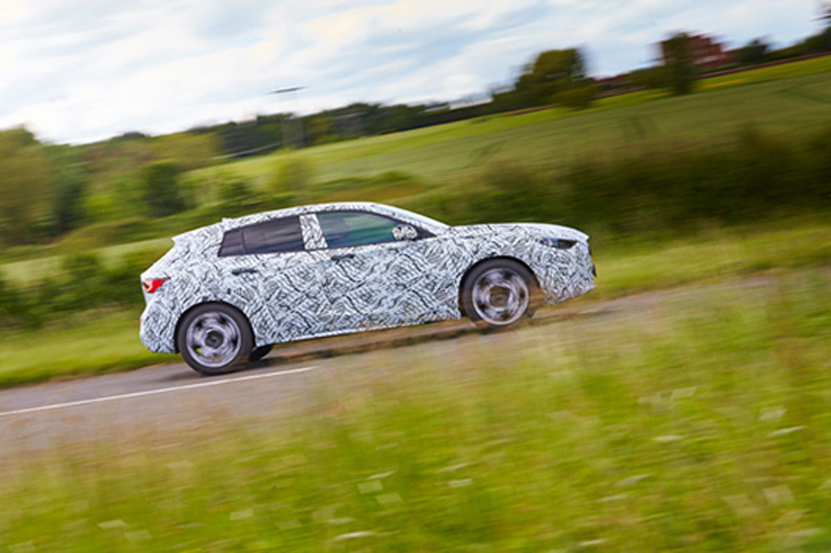 インフィニティ、新型「Q30」をフランクフルトモーターショー2015で世界初公開