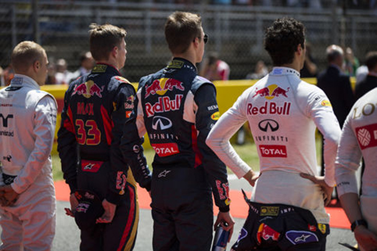 マックス・フェルスタッペンとダニエル・リカルド、フェラーリの噂を否定