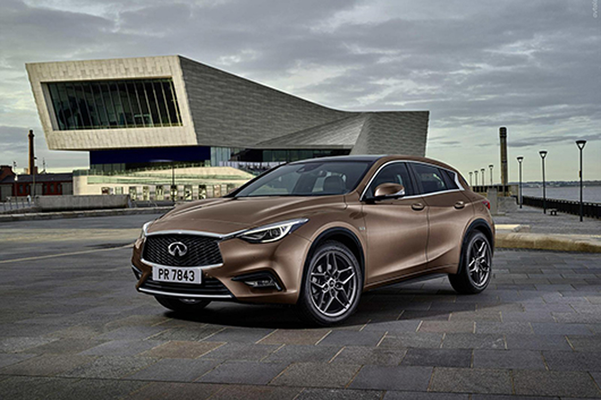 インフィニティ：「Q30」をフランクフルトモーターショー2015で世界初公開