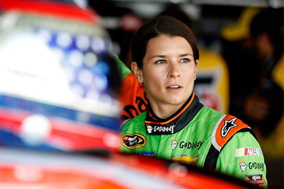 ダニカ・パトリック、ハースでのF1参戦を除外 / NASCAR契約を更新