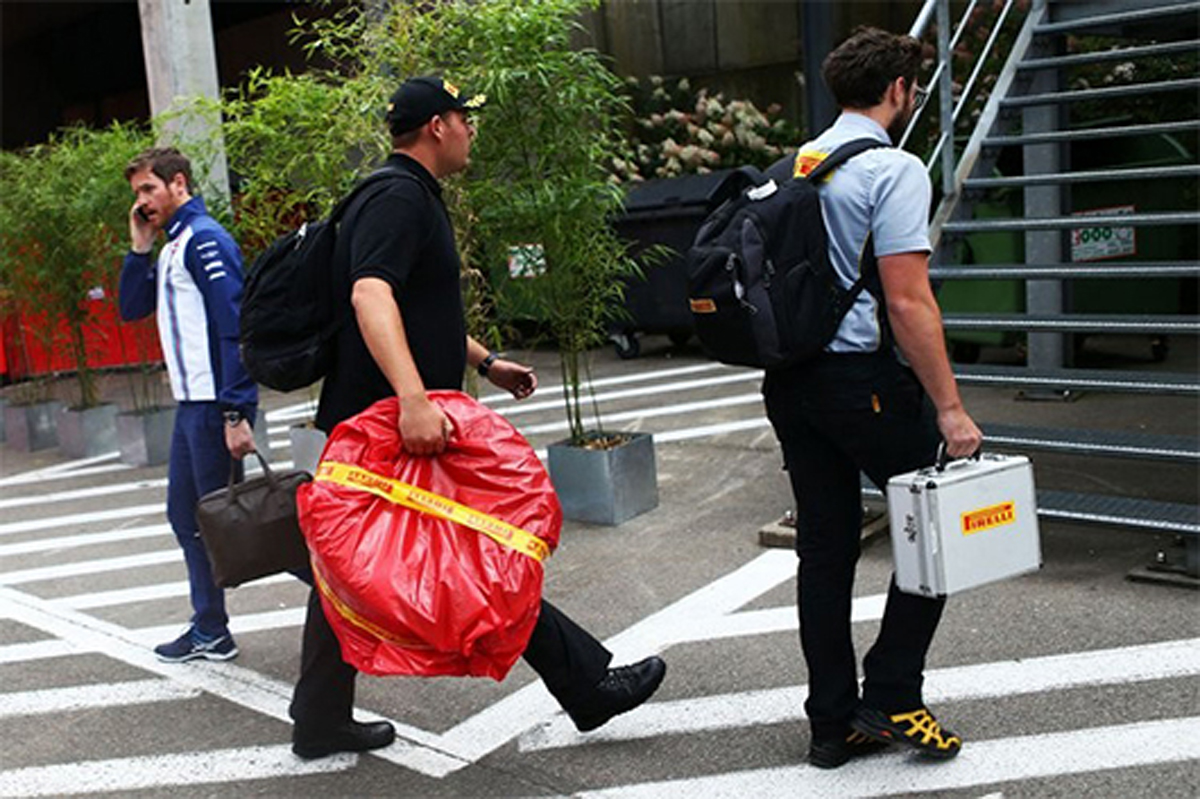 FIA、タイヤバーストの件で「ピレリとフェラーリと取り組んでいる」