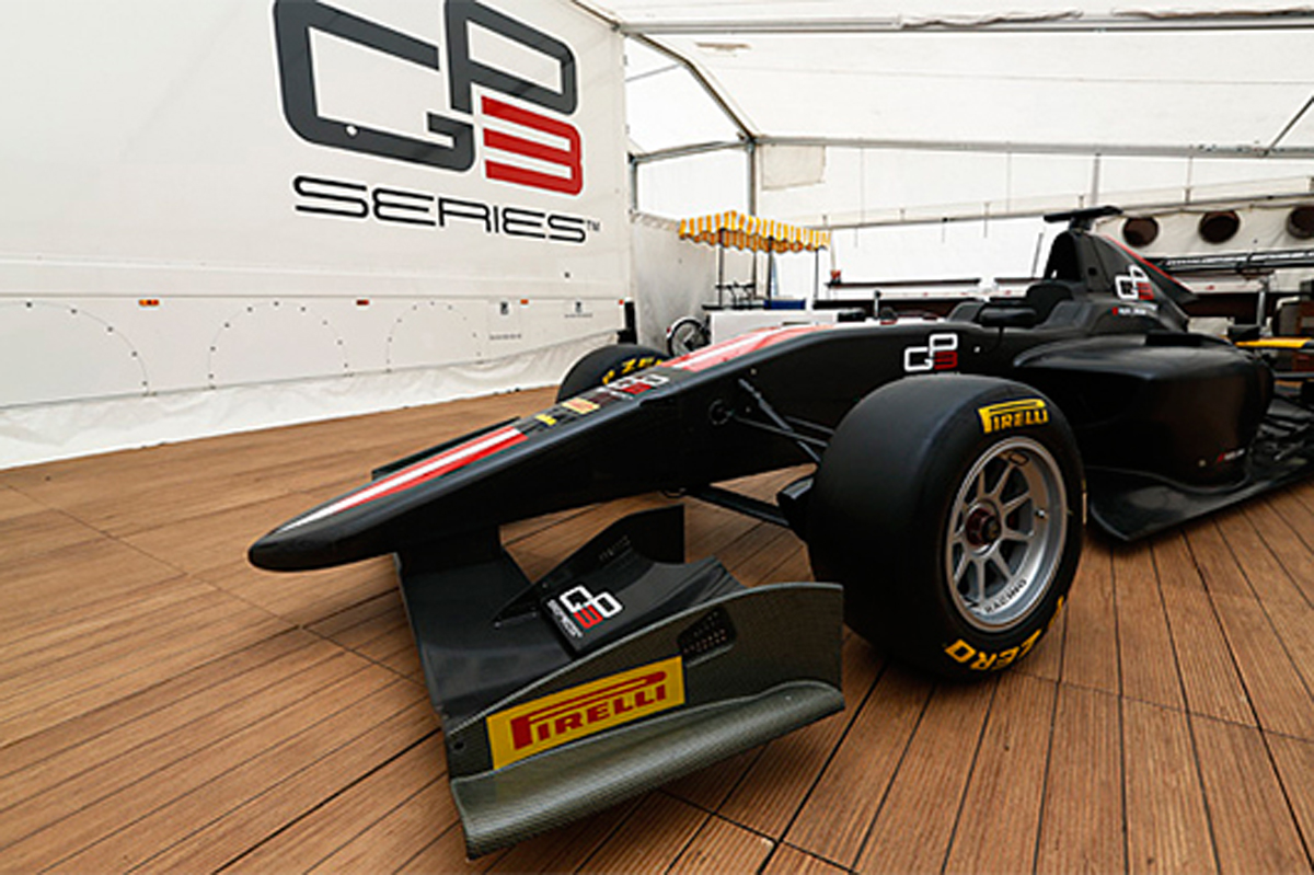 【GP3】 2016年型の新型マシンを披露