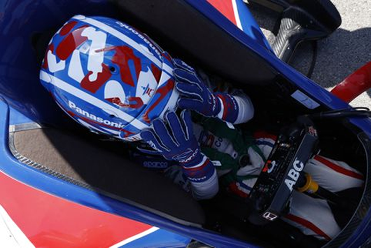 佐藤琢磨、インディ参戦100戦記念ヘルメットが94万円で落札