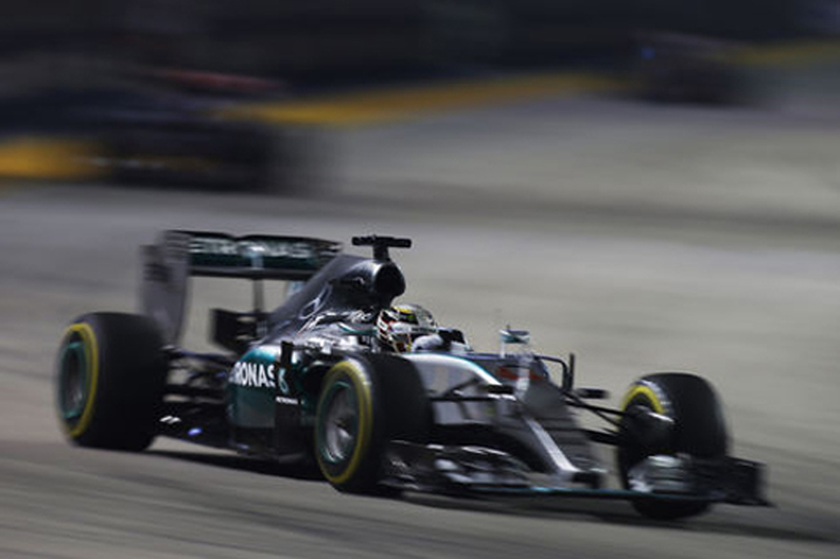 ルイス・ハミルトン、今シーズン初リタイア / F1シンガポールGP