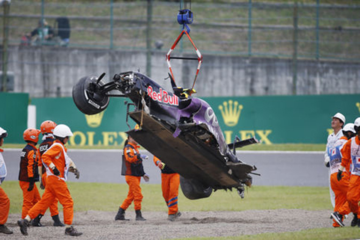 レッドブル：ダニール・クビアト、大クラッシュも無事 / F1日本GP 予選