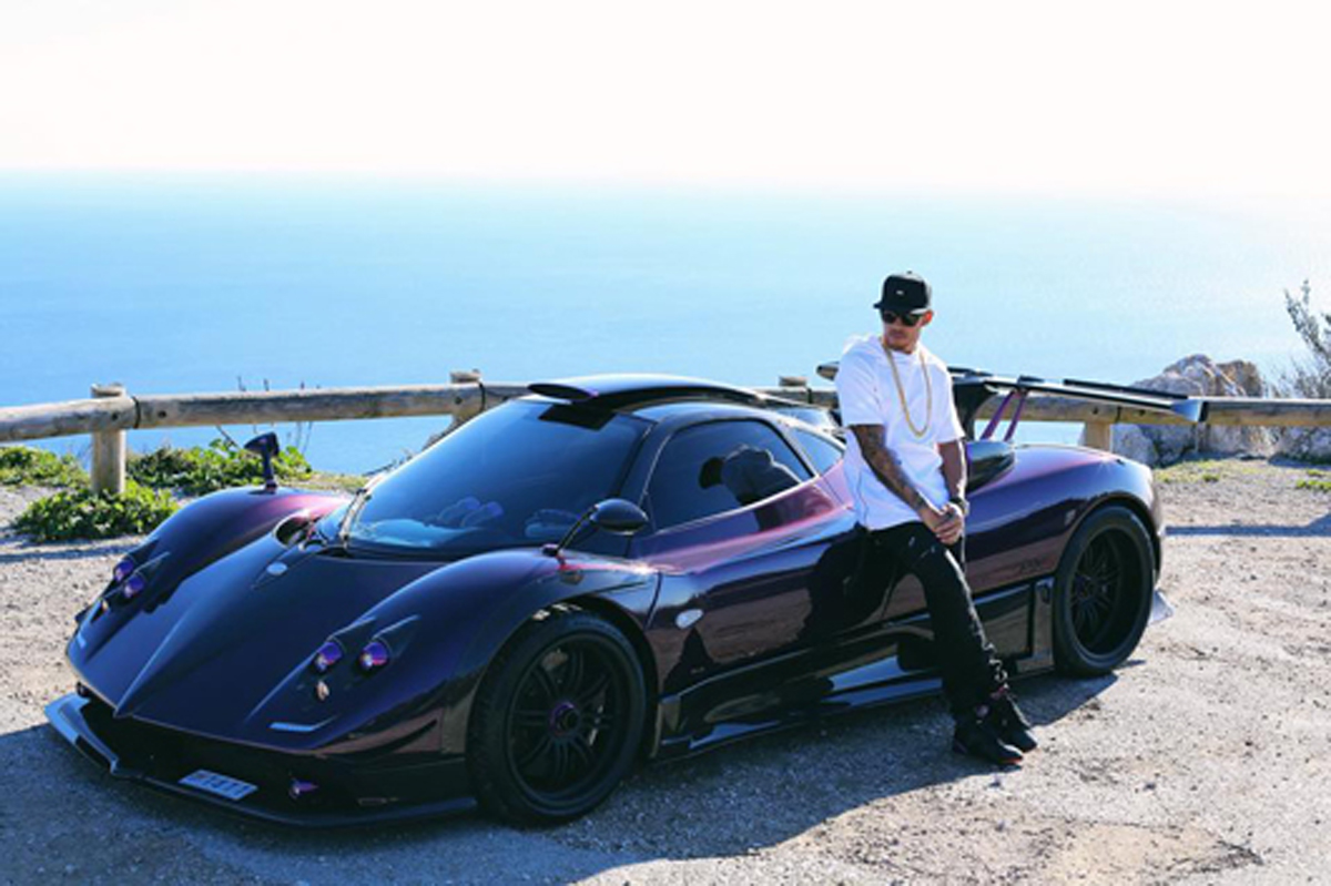 ルイス・ハミルトン、2億7000万円のパガーニ・ゾンダで事故