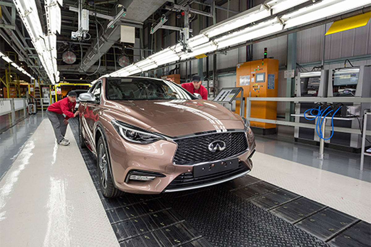 インフィニティ、英国サンダーランド工場で「Q30」を生産開始