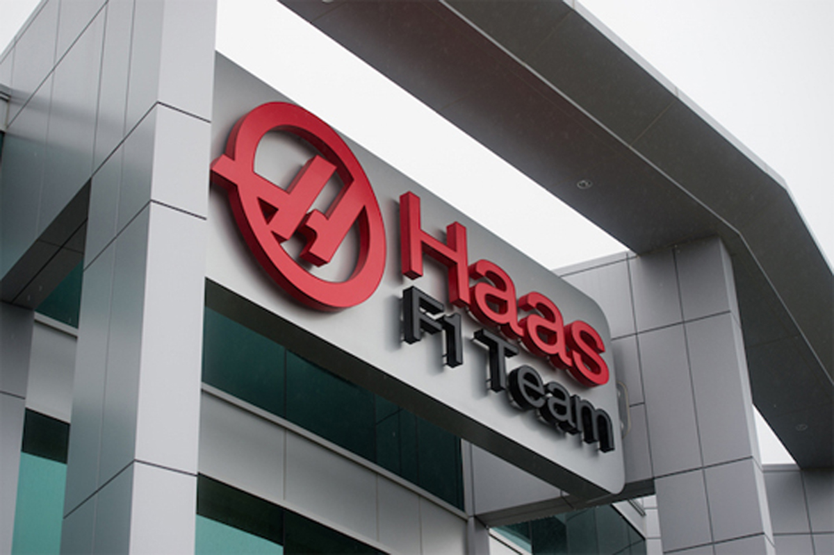 ハース、初F1マシンがクラッシュテストを通過
