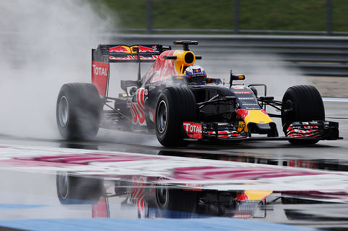 ピレリ F1ウェットタイヤテスト:ダニエル・リカルドがトップタイム
