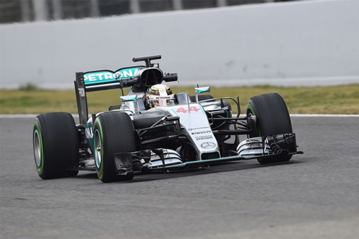 メルセデス、テスト初日の午前中に早くもレース距離を走破